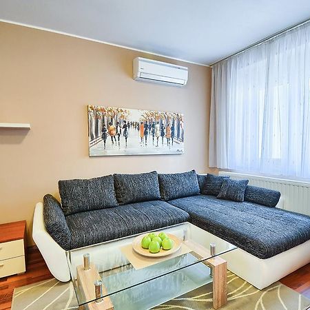 E&E Apartment Arena With Free Private Parking Pula Exterior foto