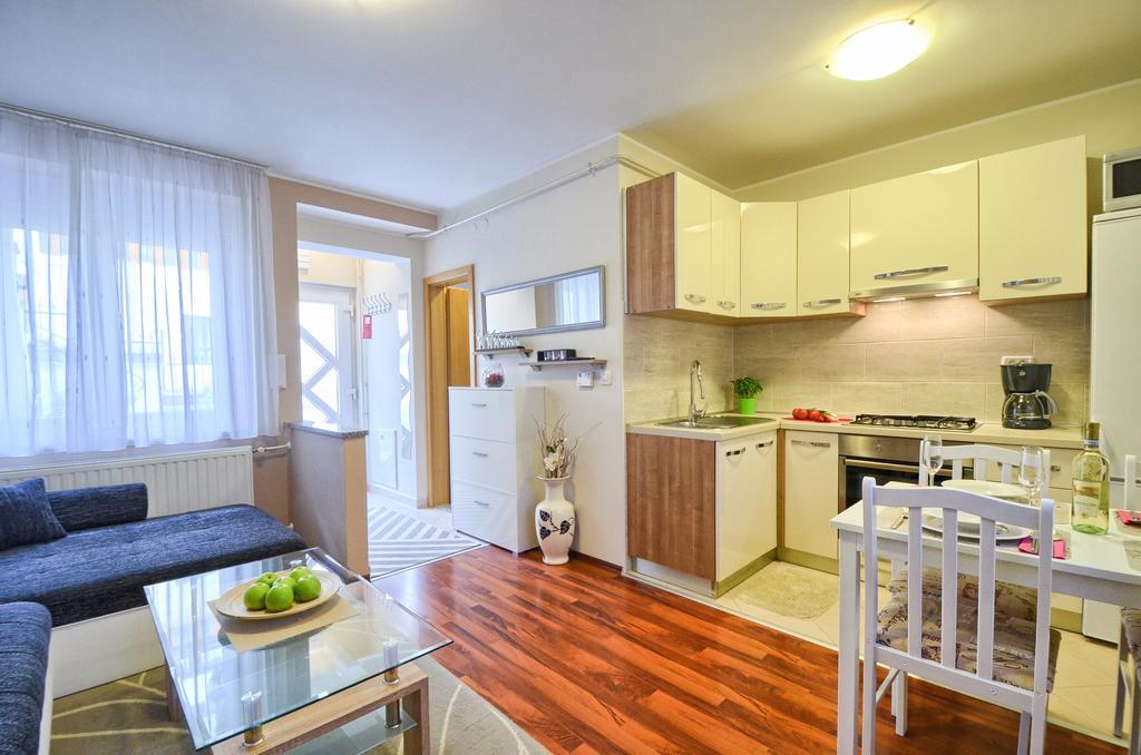 E&E Apartment Arena With Free Private Parking Pula Exterior foto
