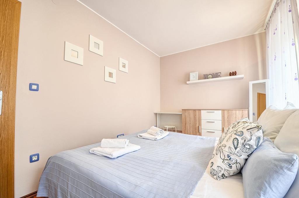 E&E Apartment Arena With Free Private Parking Pula Exterior foto